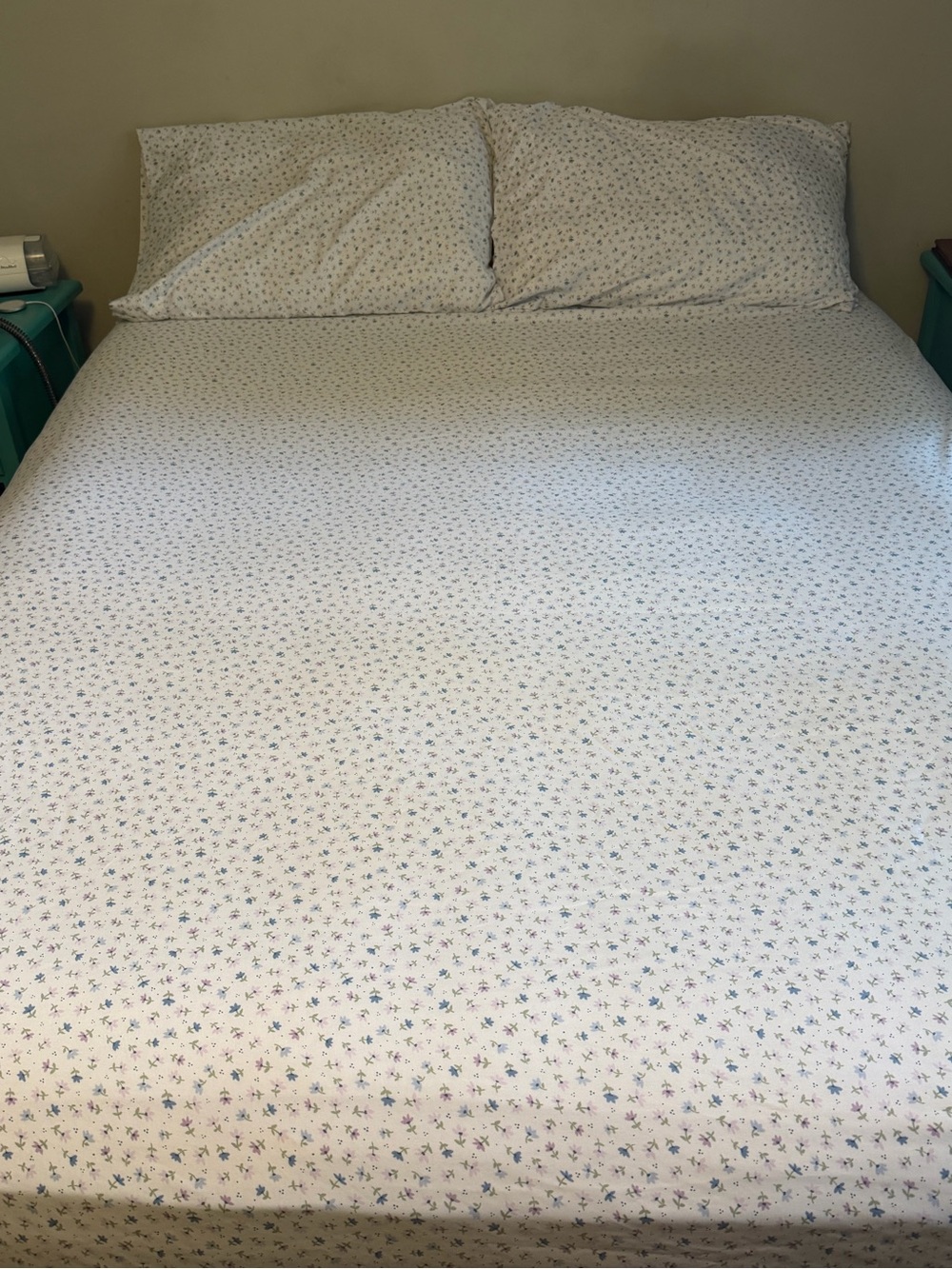Classic Floral Sheet Set in White with Blue Print